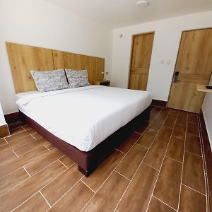 Aw Hotel Ariston Embassy